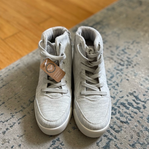 Roxy sneakers size 8.5 - Picture 4 of 7